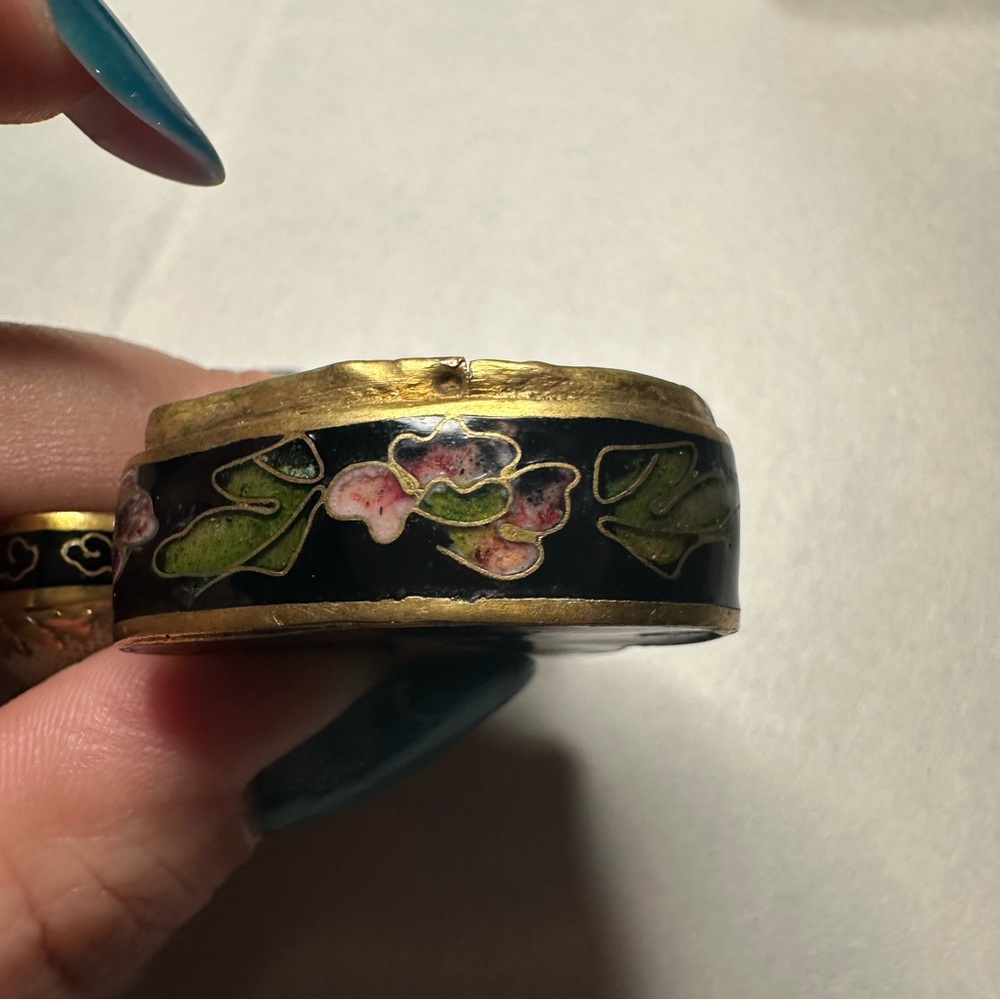 VINTAGE HEART SHAPED Cloisonne & Needlepoint (petit point) trinket box - Picture 5 of 6